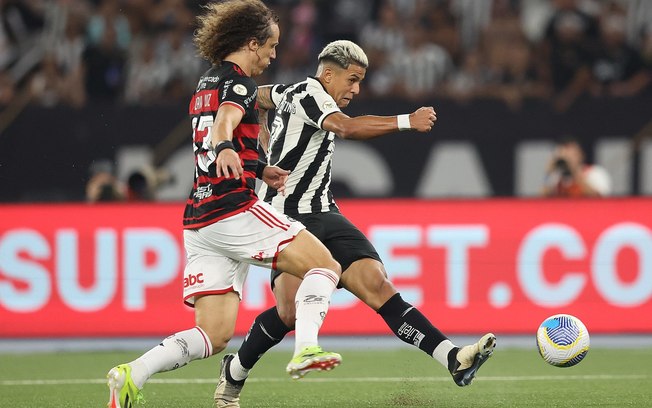 Tite aposta em David Luiz e comete outros erros. Ele não consegue fazer o Flamengo jogar como deveria. 