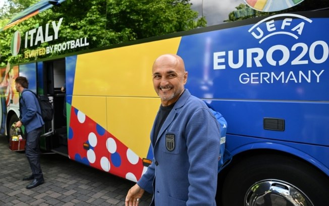 El seleccionador italiano, Luciano Spalletti, en su llegada al campo de entrenamiento de Iserlohn, cerca de Dortmund (oeste de Alemania), el 10 de junio de 2024