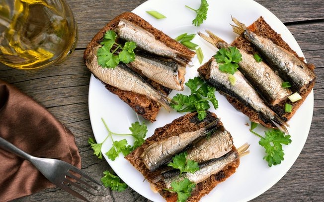 Aprenda a fazer sardinha na panela de pressão e saboreie essa delícia