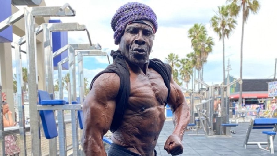 Ex-Mister Universo, Robby Robinson mostra forma física aos 77 anos e impressiona