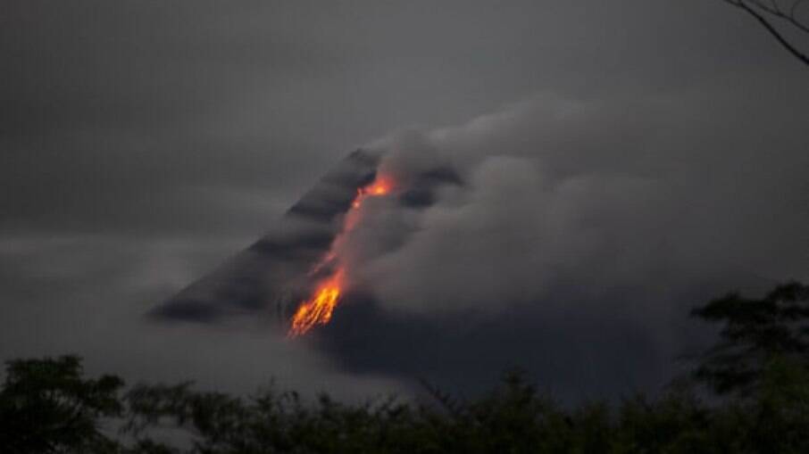 Nenhuma vítima foi relatada após a erupção, embora mais de 150 pessoas tenham sido evacuadas