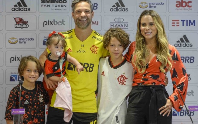 Diego Ribas compartilha vídeo do momento em que conta aos filhos que vai deixar o Flamengo