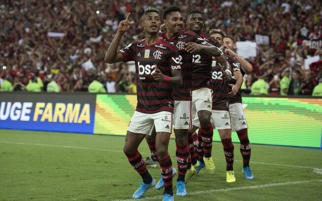 Flamengo goleou o Ceará no Maracanã com três gols de Bruno Henrique