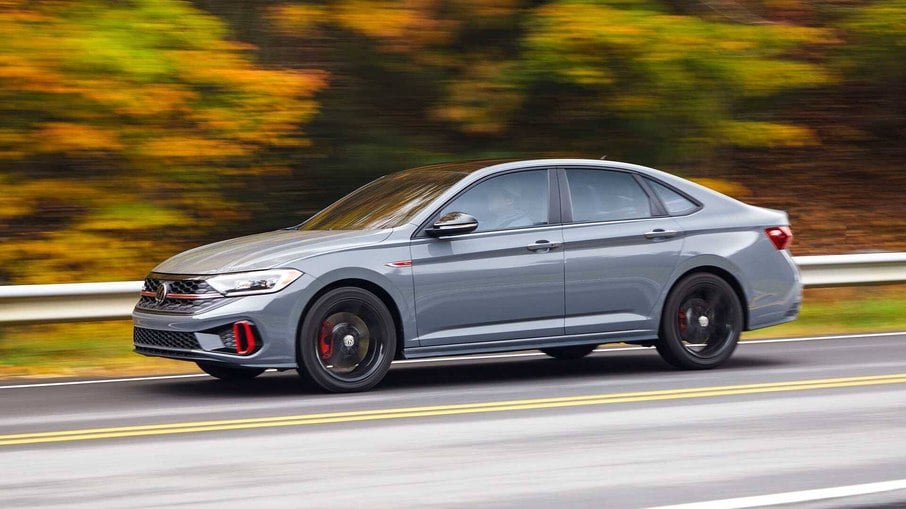 VW Jetta GLi da linha 2023 passa a ter frente reestilizada e motor de 231 cv para ir de 0 a 100 km/h em meros 6,7 s