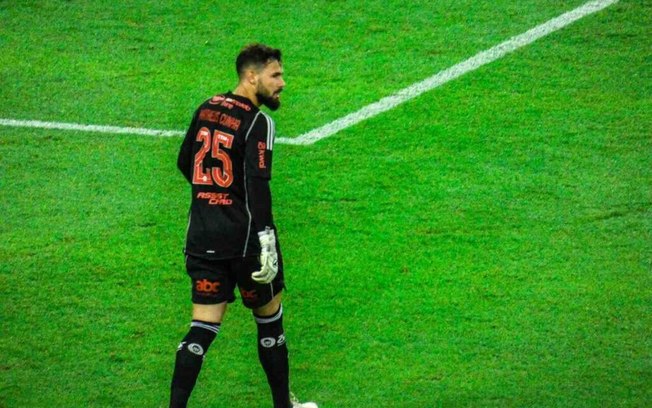 Matheus Cunha em campo pelo Flamengo