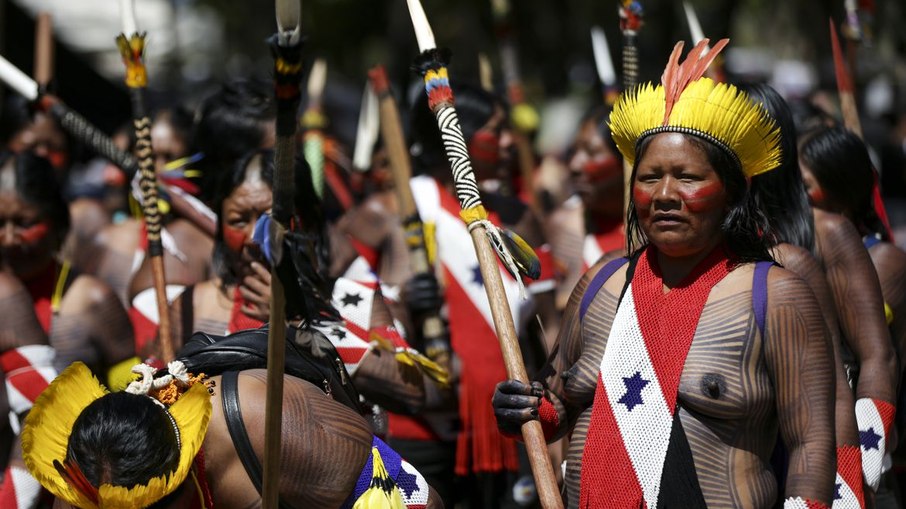 Mulheres indígenas marcham em Brasília contra a violência