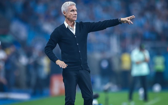Luís Castro ficou nove meses à frente do Grêmio