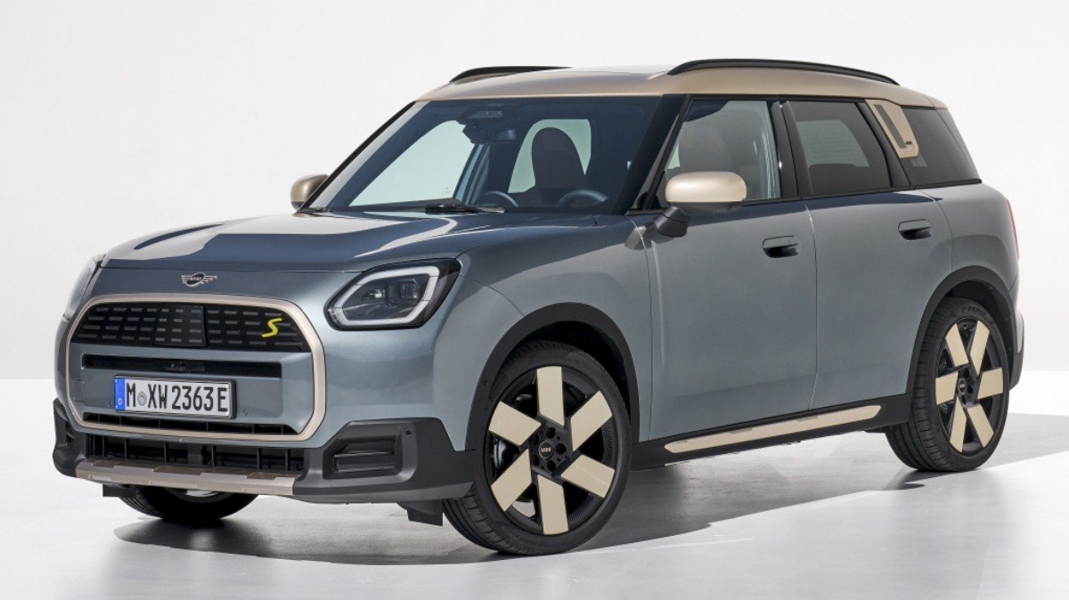 Mini Countryman se destaca por faróis quadrados e porte de SUV