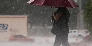 Inmet alerta para ventos e chuvas intensas até segunda-feira (01)