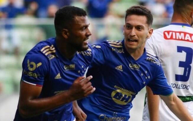 Cruzeiro faz boa estreia e vence a URT pelo Campeonato Mineiro