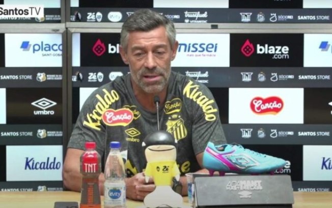 Pedro Caixinha é apresentado oficialmente no Santos