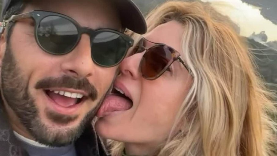 Letícia Spiller publica fotos ousadas com namorado no Dia dos Namorados Letícia Spiller publica fotos ousadas com namorado no Dia dos Namorados