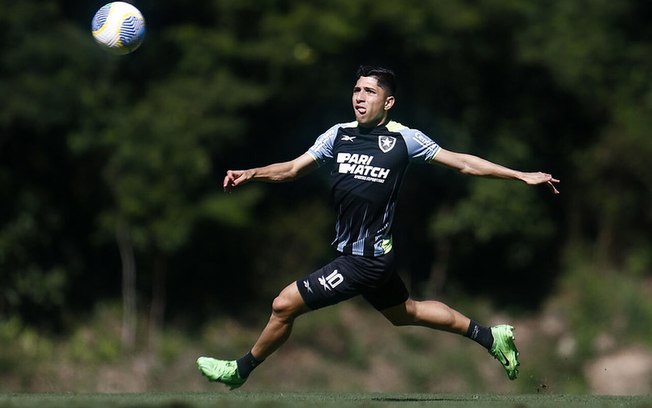 Savarino é uma das armas do técnico Artur Jorge contra o Corinthians, no fim de semana 