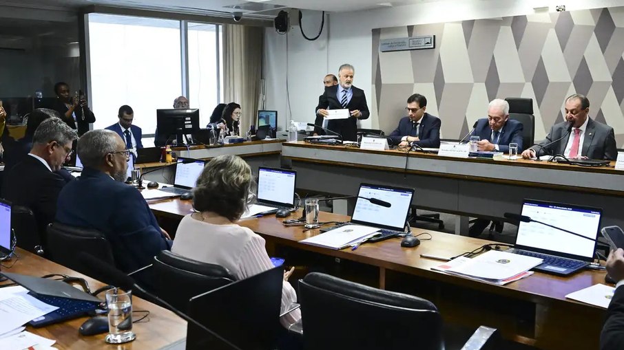 Comissão de Constituição e Justiça do Senado reunida Comissão de Constituição e Justiça do Senado reunida