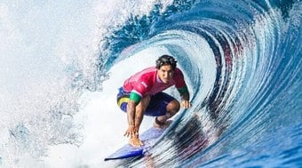 Medina supera João Chianca e se classifica para a semifinal no surfe