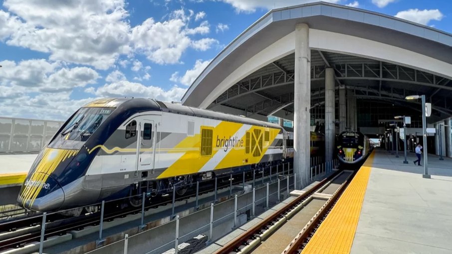 O trem Brightline que liga Orlando a Miami