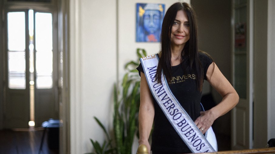 Aos 60 anos, a advogada e jornalista Alejandra Rodríguez venceu o Miss Universo Buenos Aires