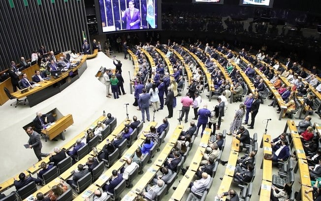 Câmara aprova anistia a partidos por descumprimento de cotas raciais