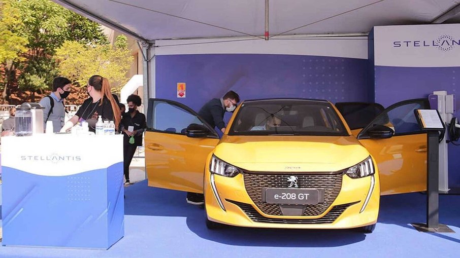 Carro de corrida elétrico está em exposição em SP; veja onde visitá-lo