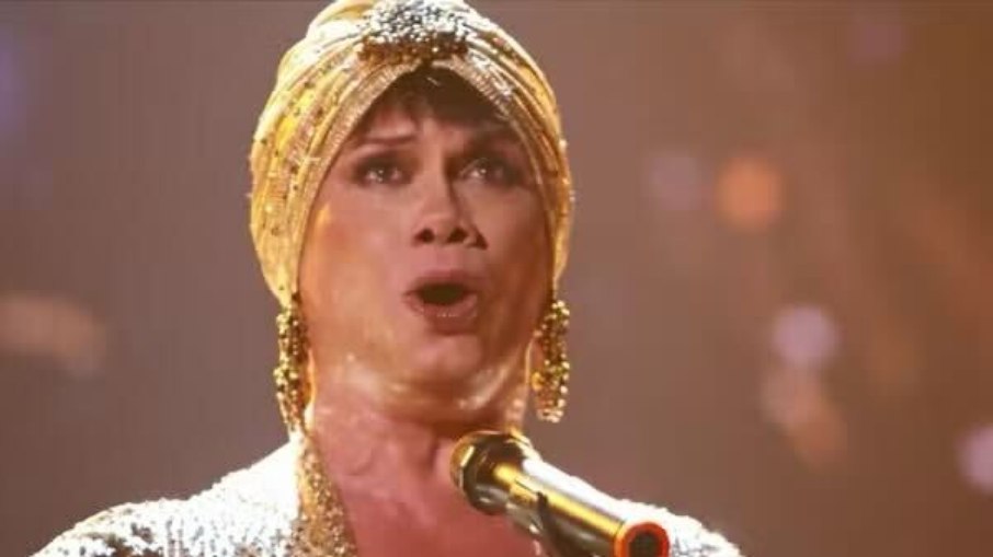 Silvero Pereira como Whitney Houston