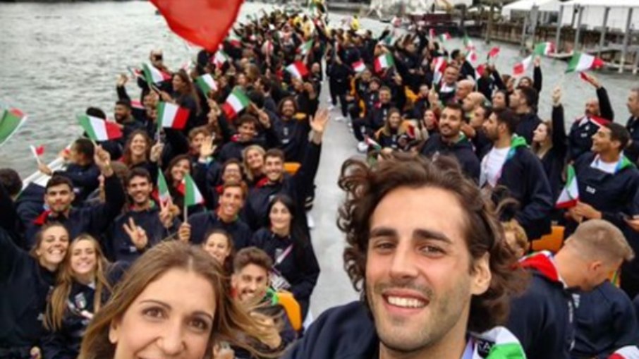 Gianmarco Tamberi postou foto durante a cerimônia de abertura da Paris 2024