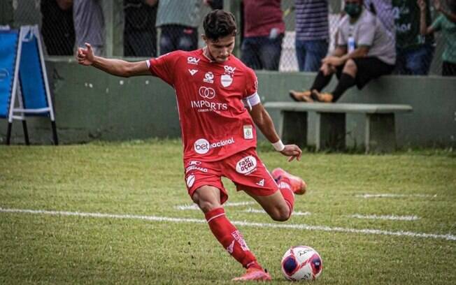 Gustavinho vive expectativa de estreia no profissional pelo Vila Nova