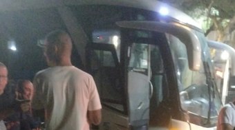 Vídeo: ladrões invadem ônibus cheio de policias e são surpreendidos