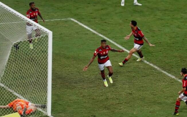 De olho no Flamengo! Rafinha parabeniza Bruno Henrique por gol e 'cobra' janta para Rodinei