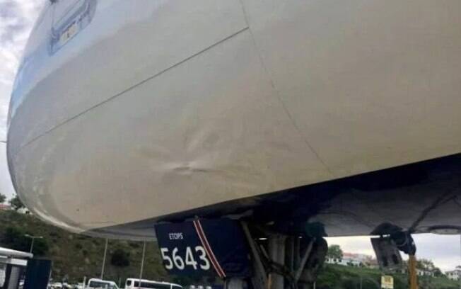 A fuselagem do boeing 757-200, da Delta Air, ficou danificado após uma forte turbulência na Ilha de São Matheus, em Portugal