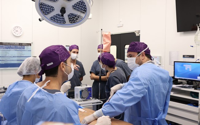 Cirurgia plástica brasileira atrai atenção de estrangeiros