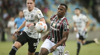 Flu marca no fim, vence Atlético-MG e abre vantagem nas quartas