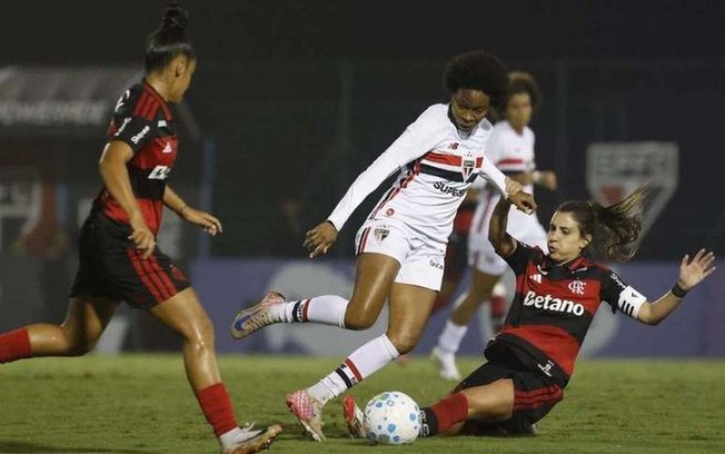 Equipes duelam por vaga na final da competição neste sábado (19) Equipes duelam por vaga na final da competição neste sábado (19)