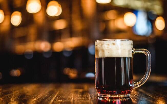 Cerveja escura: receitas ideais para harmonizar com a bebida
