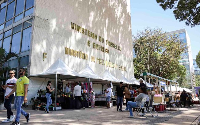 Desemprego em agosto é de 5,6% e repete mínima histórica