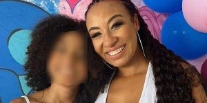 Homem é preso após esfaquear esposa na frente das filhas