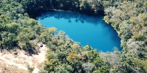 Goiás: "lago" sem fundo chama atenção por cor azul