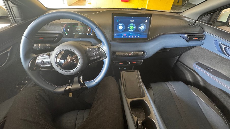 Interior do BYD Doplhin Mini é bem acabado e esbanja tecnologia Interior do BYD Doplhin Mini é bem acabado e esbanja tecnologia