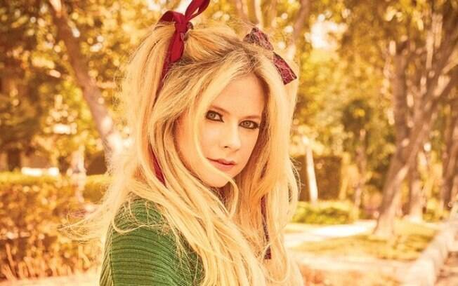 Para a Billboard, Avril Lavigne falou sobre doença grave que a deixou com dores e de cama