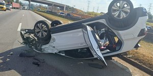 Acidente na Dutra: crianças se salvam com cadeirinhas