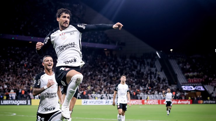 Prêmio Puskás? Zagueiro do Corinthians faz gol "escorpião"; veja