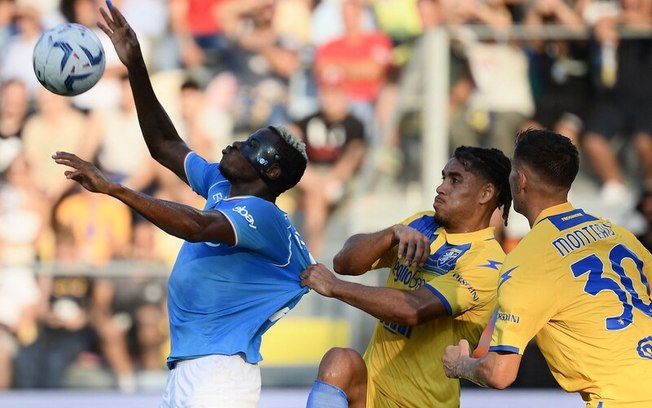 Atual campeão italiano, Napoli inicia jornada pelo tetra com vitória