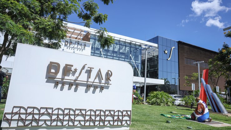 Moraes autoriza visitas dos filhos de Jair Bolsonaro no hospital