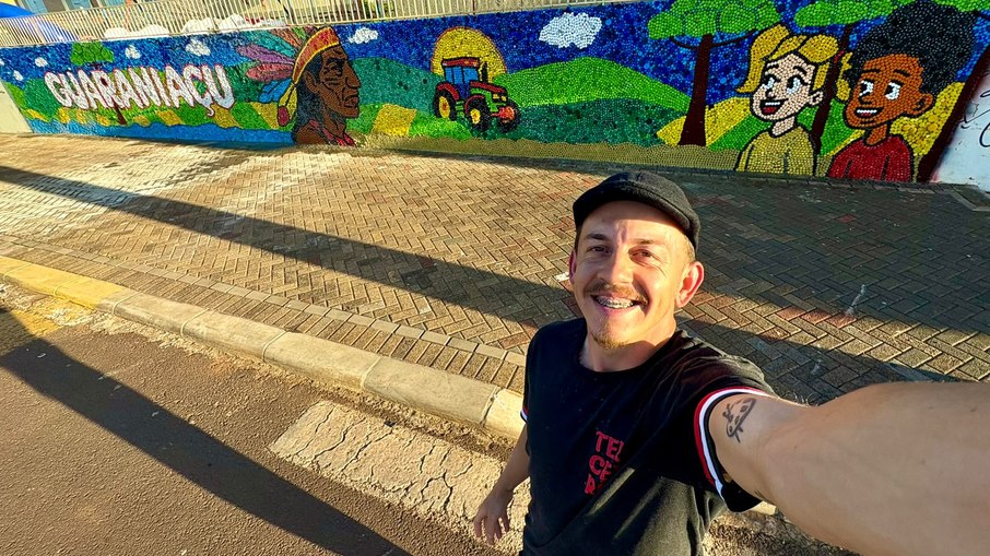 Matheus Welington Picolli, professor de Arte da Escola Municipal Joaquim Modesto da Rosa, em Guaraniaçu/PR