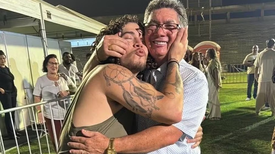 Pai de Whindersson Nunes atualiza estado de saúde do humorista e revela previsão de alta Pai de Whindersson Nunes atualiza estado de saúde do humorista e revela previsão de alta