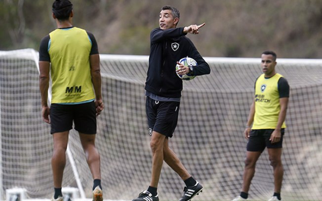 Um mês de Lage no Botafogo: variação tática, bom ambiente e foco na gestão