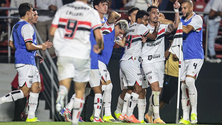 Veterano e novato da casa garantem vitória do São Paulo