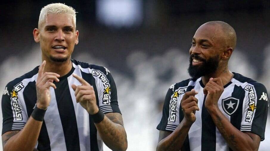 Ao lado de Chay, Rafael Navarro vem sendo o grande destaque do Botafogo na Série B
