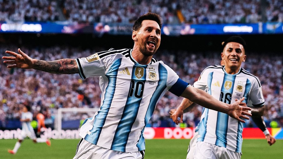 Lionel Messi anotou um hat-trick na partida entre Argentina e Argélia Lionel Messi anotou um hat-trick na partida entre Argentina e Argélia