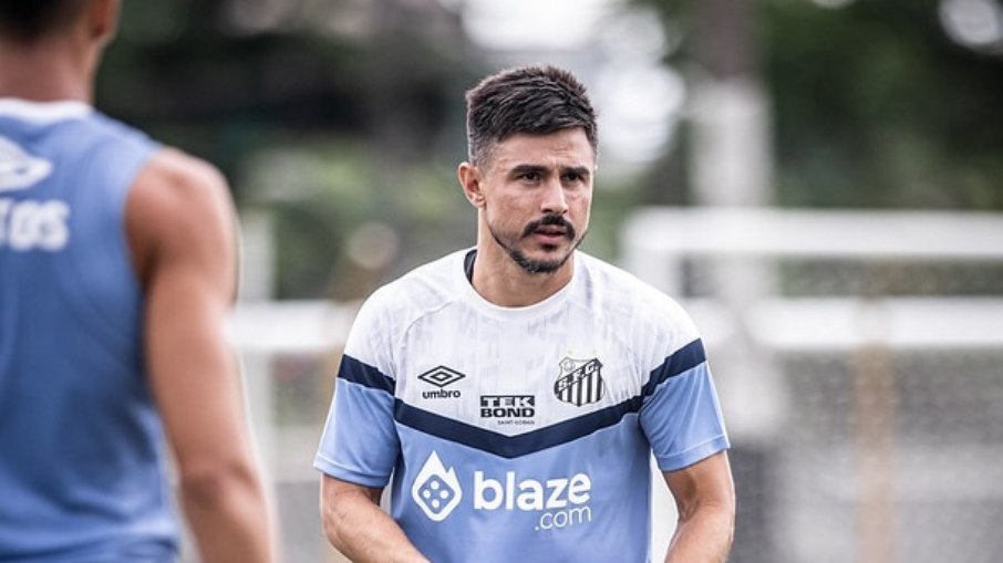 Willian Bigode confessa constrangimento sobre polêmica com Scarpa e Mayke Willian Bigode confessa constrangimento sobre polêmica com Scarpa e Mayke