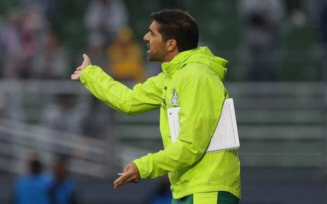Abel diz que decisão sobre seguir no comando do Palmeiras está tomada, mas vai contar primeiro a elenco